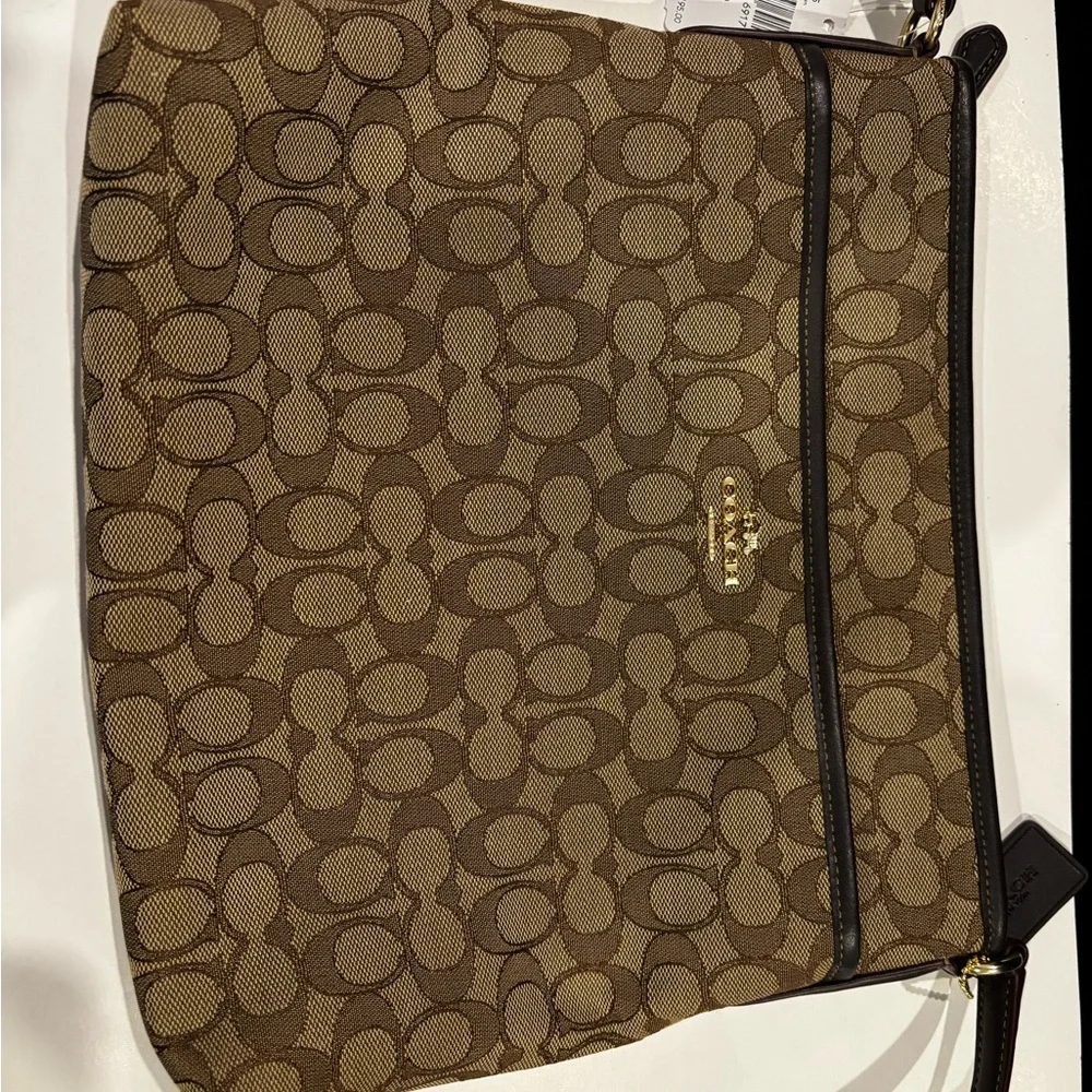 Coach Signature File Bag - Style F58285
Classic Khaki canvas with leather trim - Picture 5 of 6